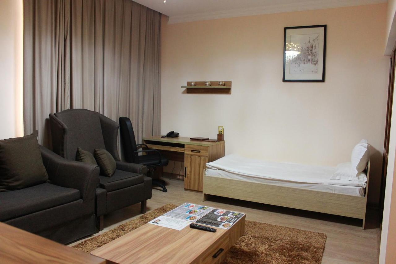 Atb Grand Hotel Atyraū Zewnętrze zdjęcie